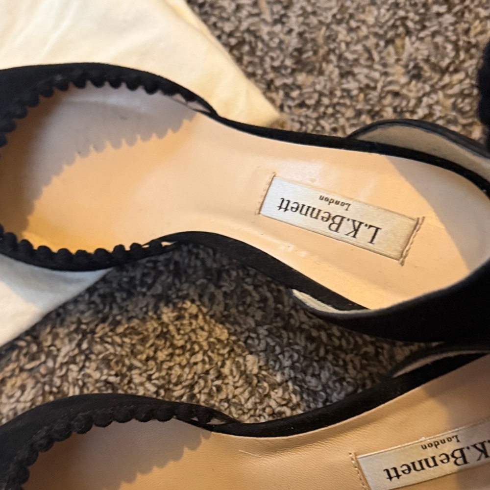 LK Bennett Black Scalloped Heels - Picture 2 of 6